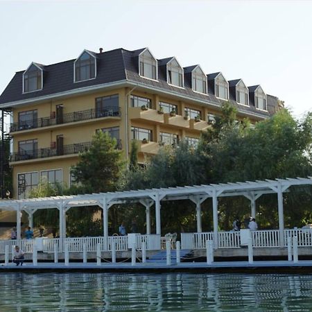 River Side Hotel Mingəçevir Buitenkant foto