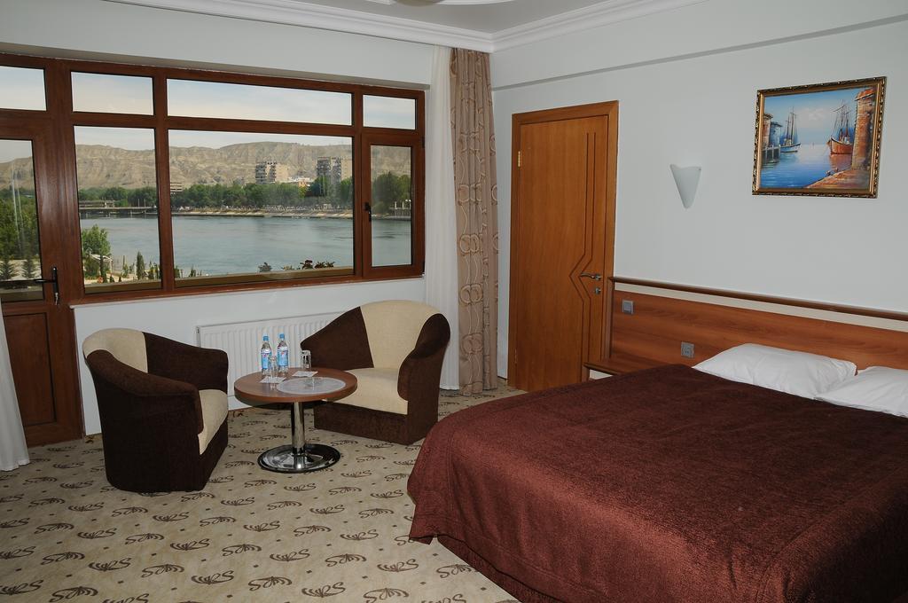 River Side Hotel Mingəçevir Kamer foto