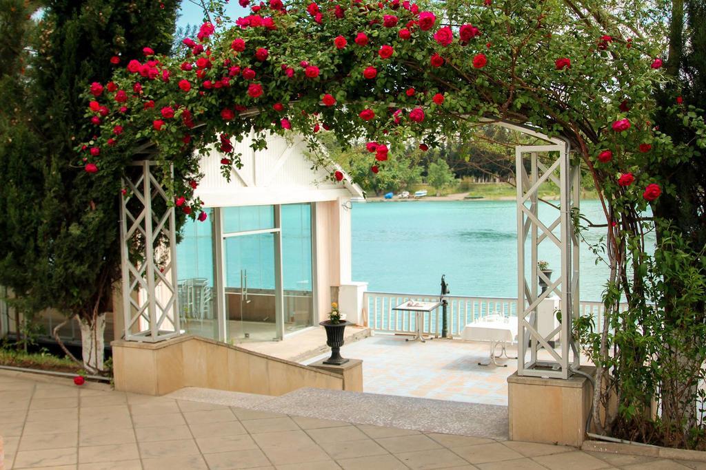 River Side Hotel Mingəçevir Buitenkant foto