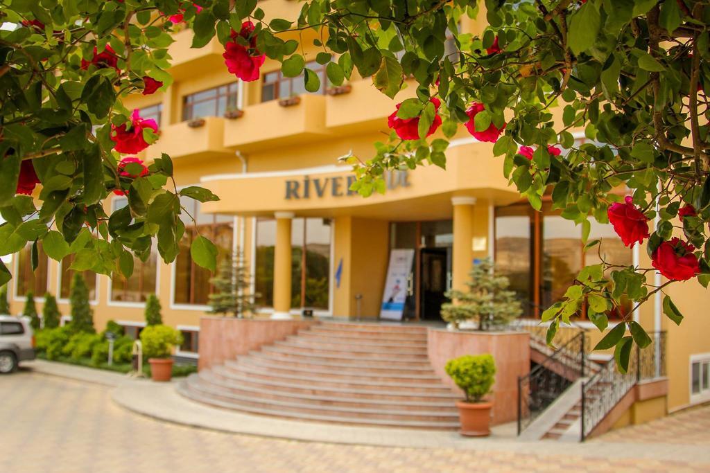 River Side Hotel Mingəçevir Buitenkant foto