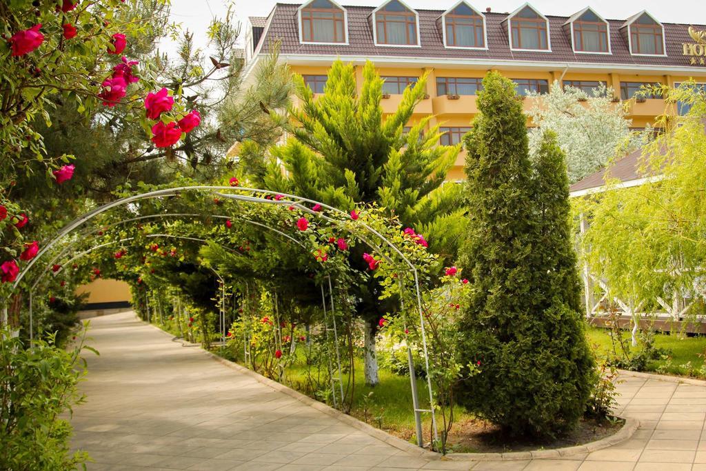 River Side Hotel Mingəçevir Buitenkant foto