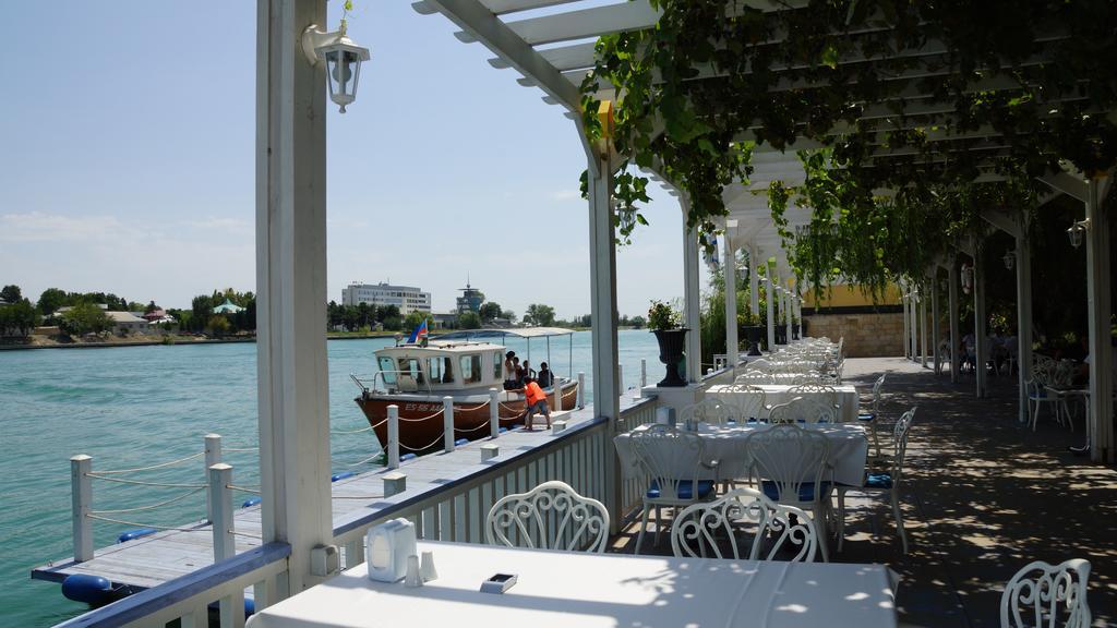 River Side Hotel Mingəçevir Buitenkant foto
