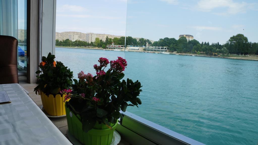 River Side Hotel Mingəçevir Buitenkant foto