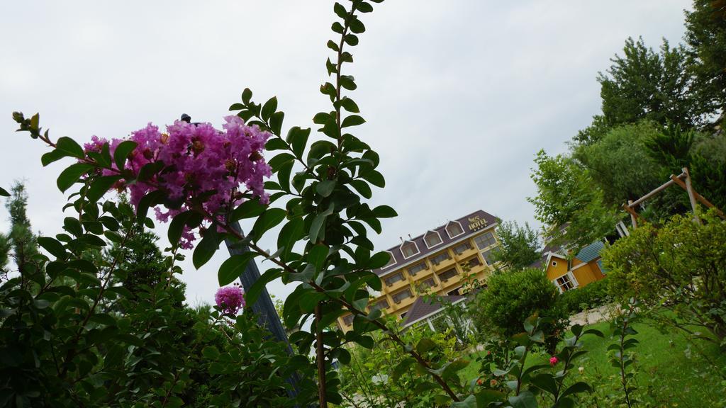 River Side Hotel Mingəçevir Buitenkant foto