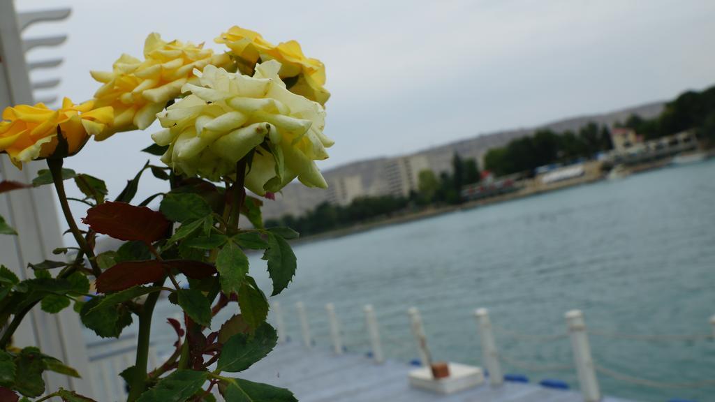 River Side Hotel Mingəçevir Buitenkant foto