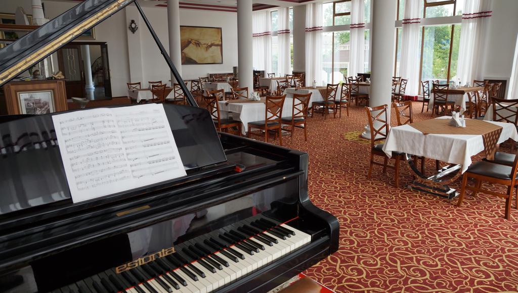 River Side Hotel Mingəçevir Buitenkant foto