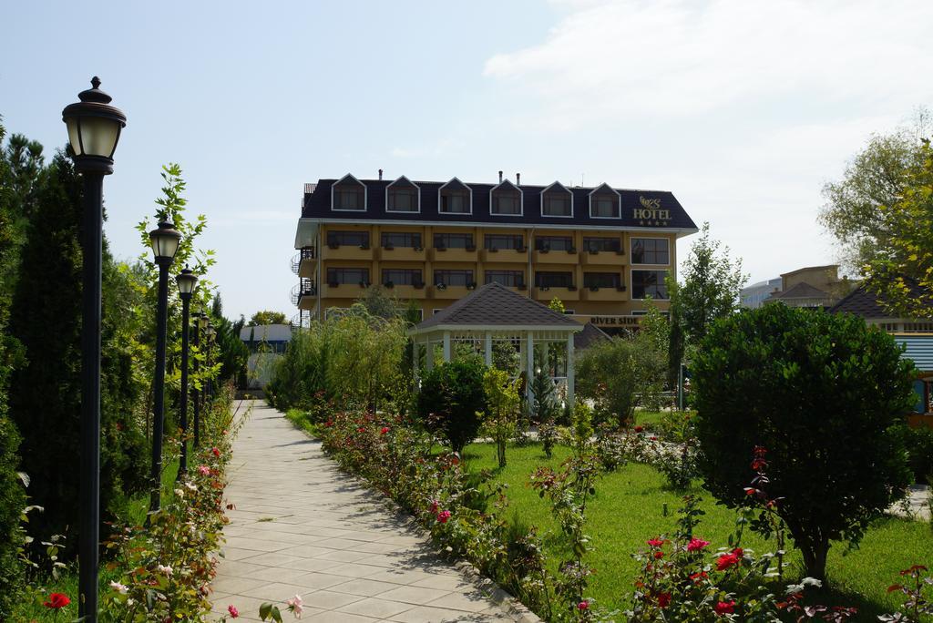 River Side Hotel Mingəçevir Buitenkant foto