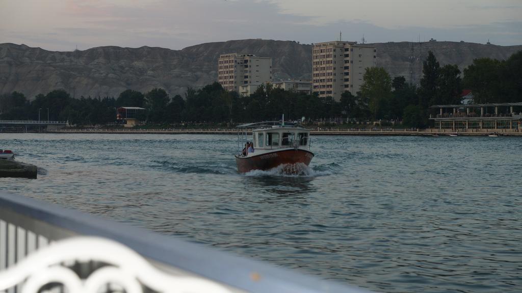 River Side Hotel Mingəçevir Buitenkant foto